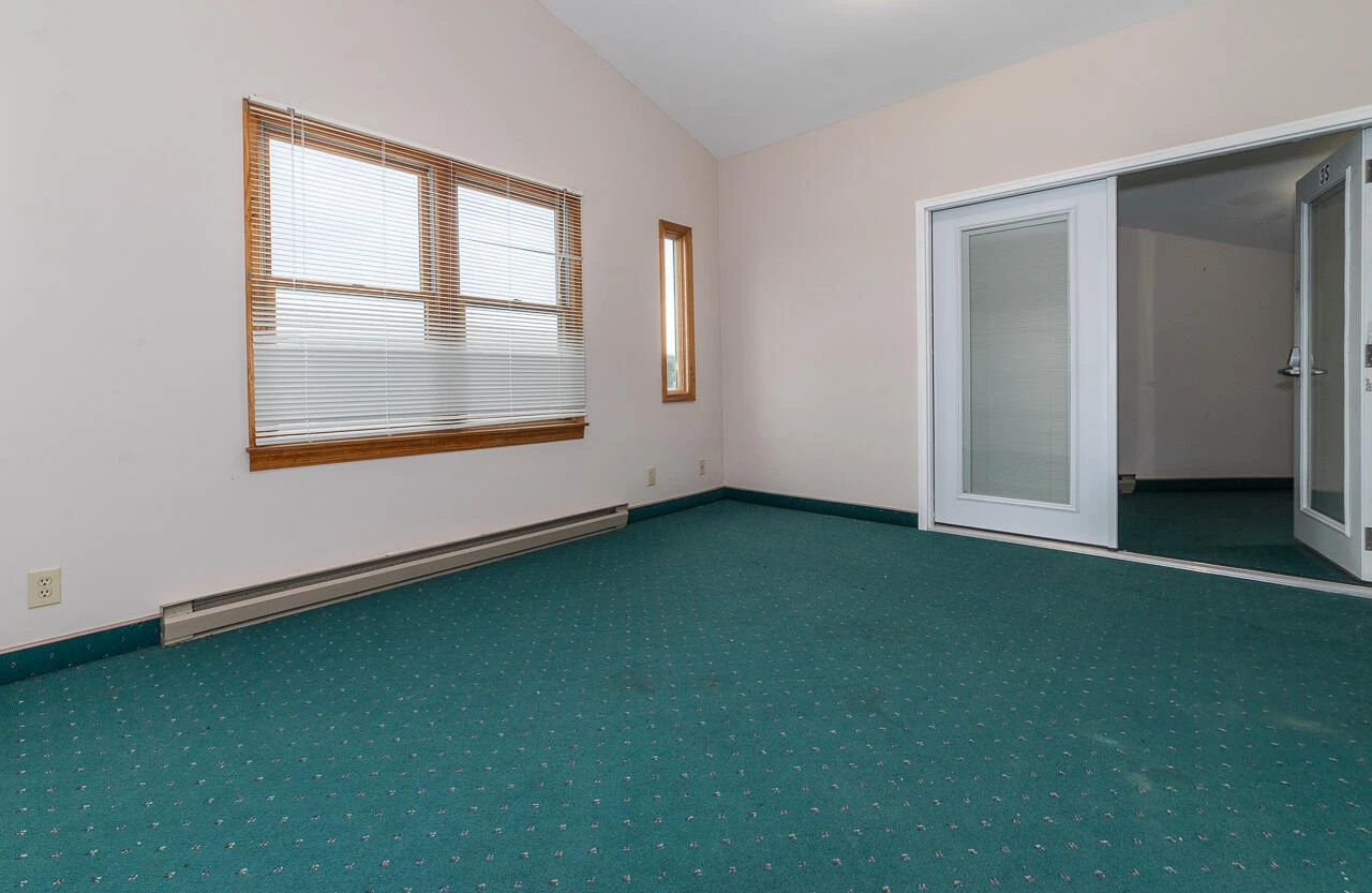 45 NE Castle Court - Photo 28