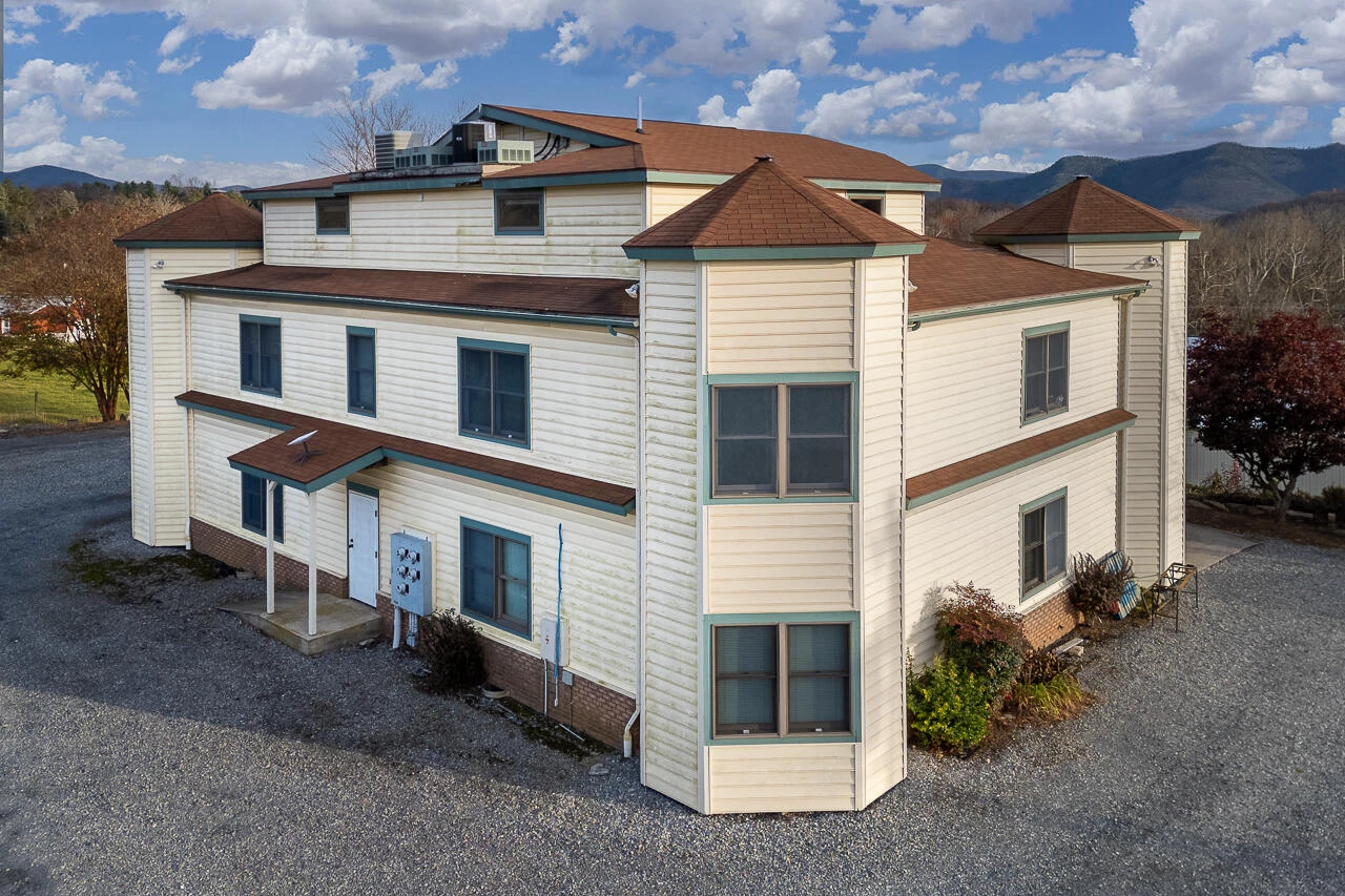 45 NE Castle Court - Photo 3