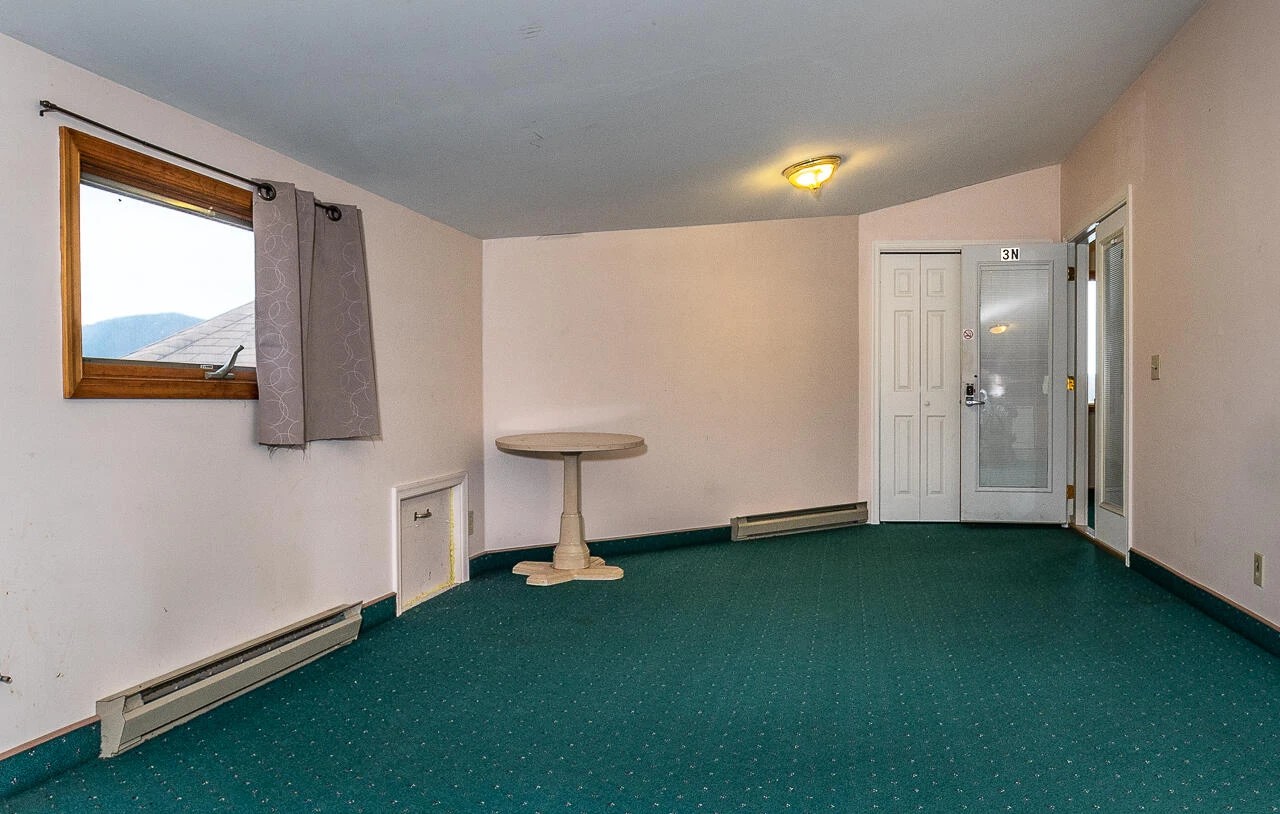 45 NE Castle Court - Photo 32