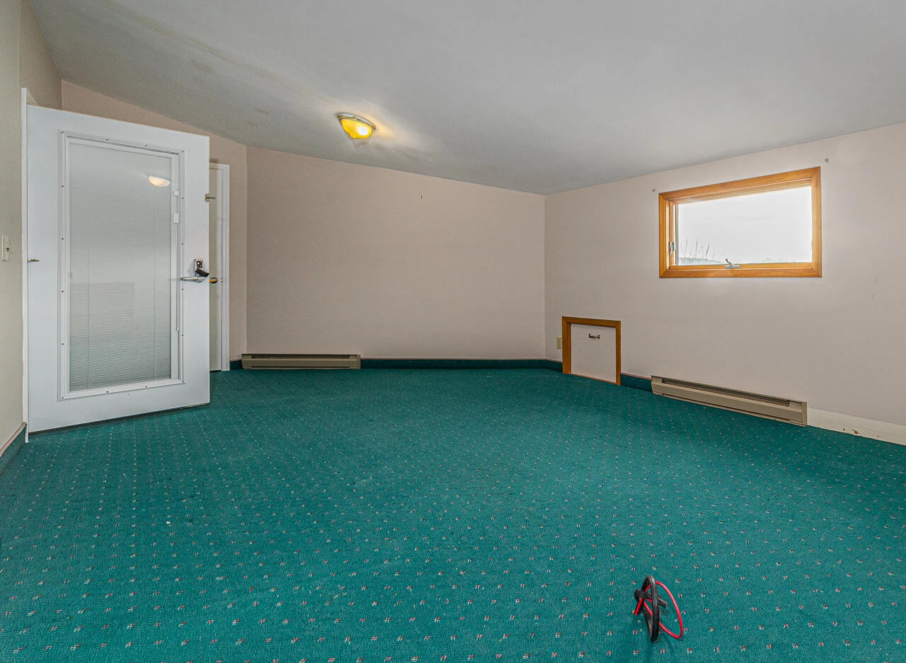 45 NE Castle Court - Photo 33