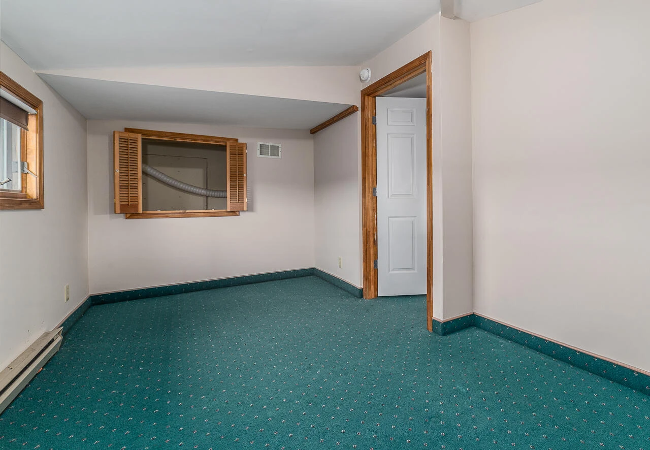 45 NE Castle Court - Photo 34