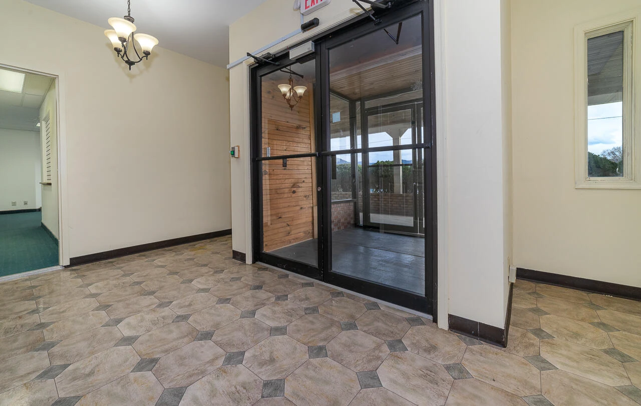 45 NE Castle Court - Photo 37