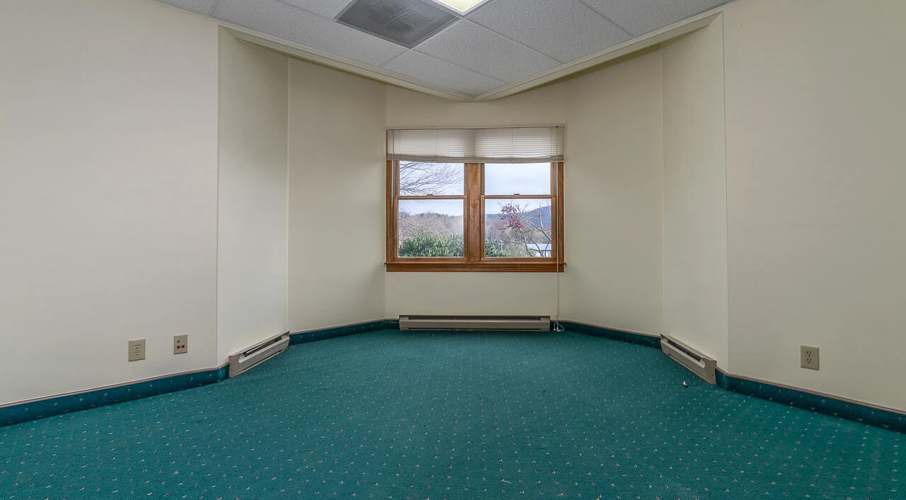 45 NE Castle Court - Photo 38