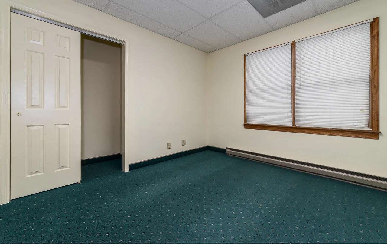45 NE Castle Court - Photo 41