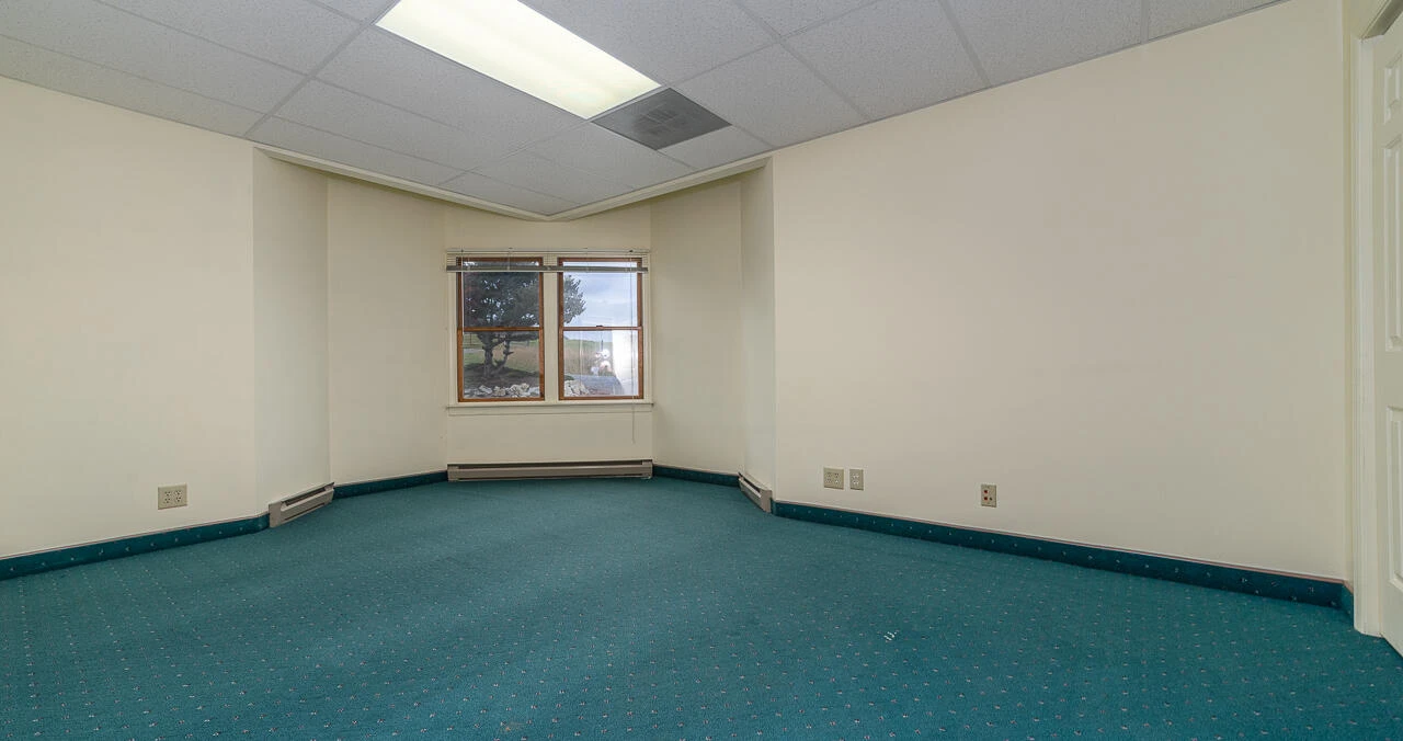 45 NE Castle Court - Photo 44