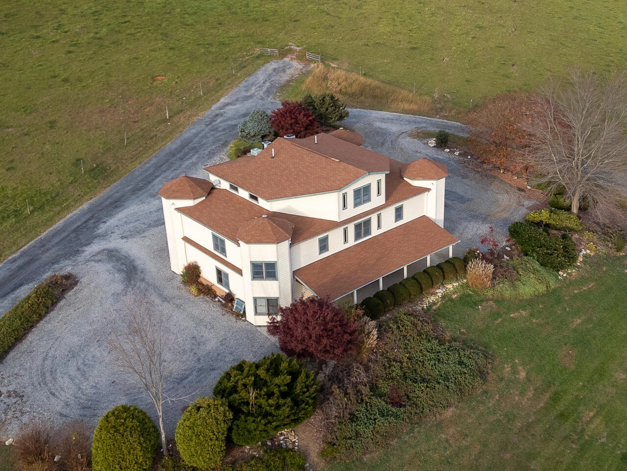 45 NE Castle Court - Photo 6