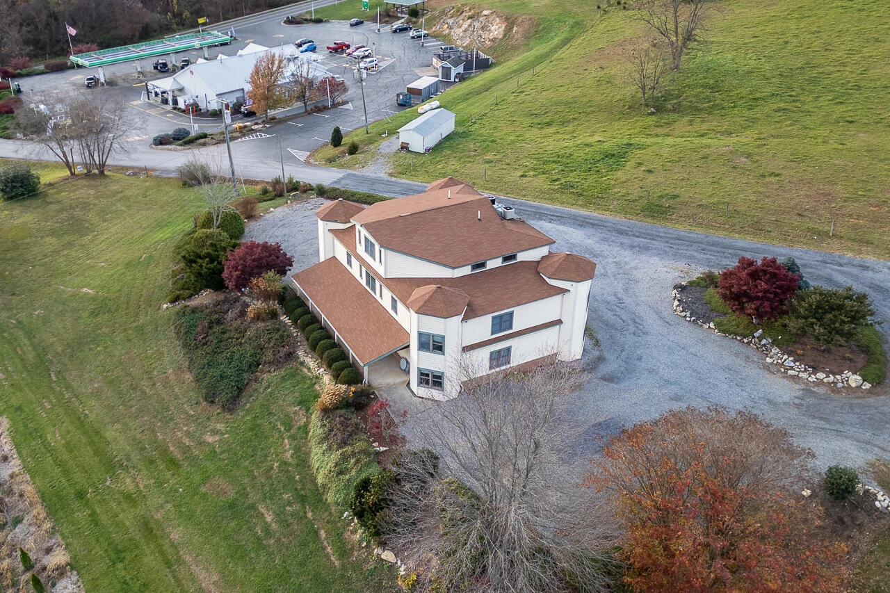 45 NE Castle Court - Photo 8