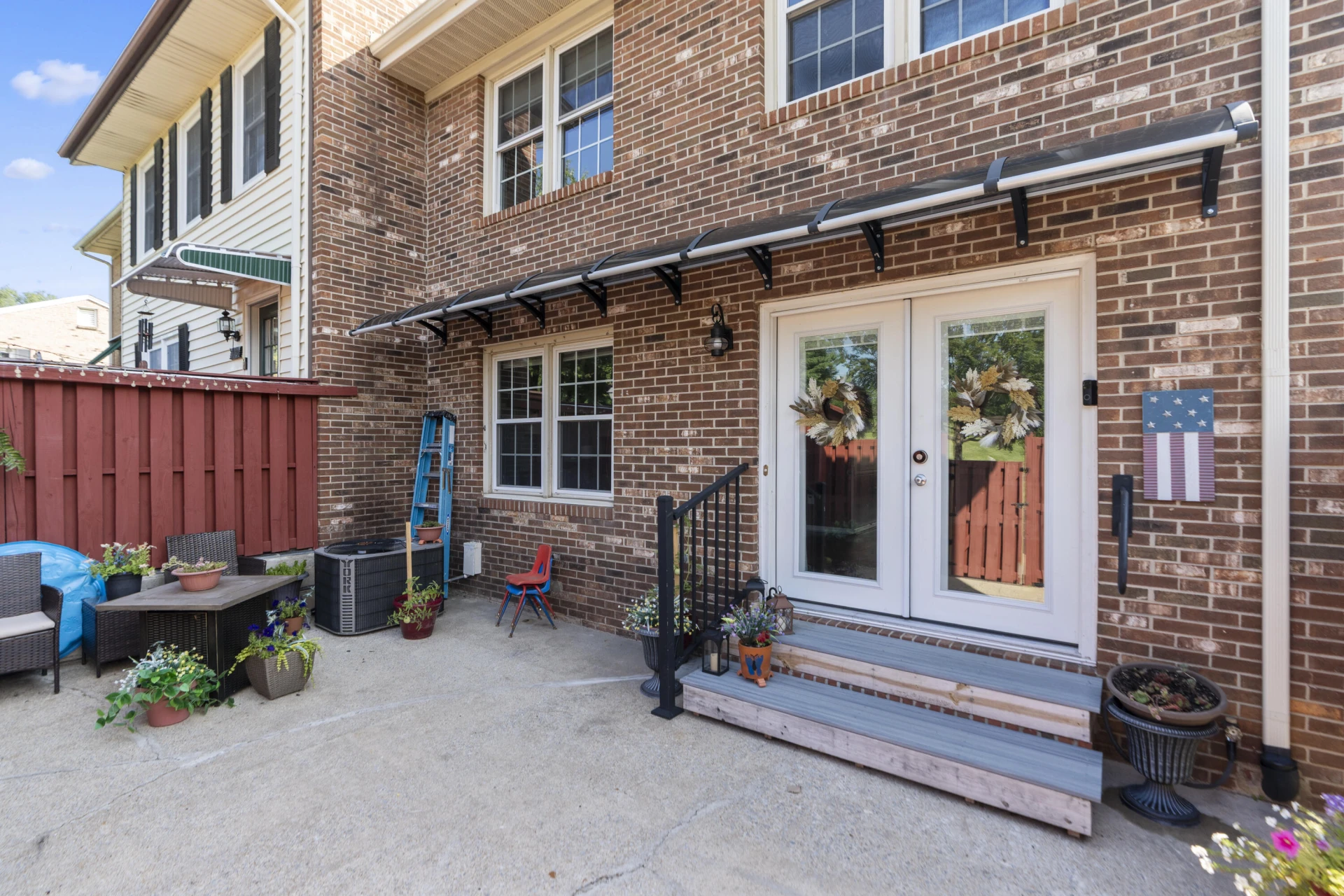108 Essex Dr - Photo 2