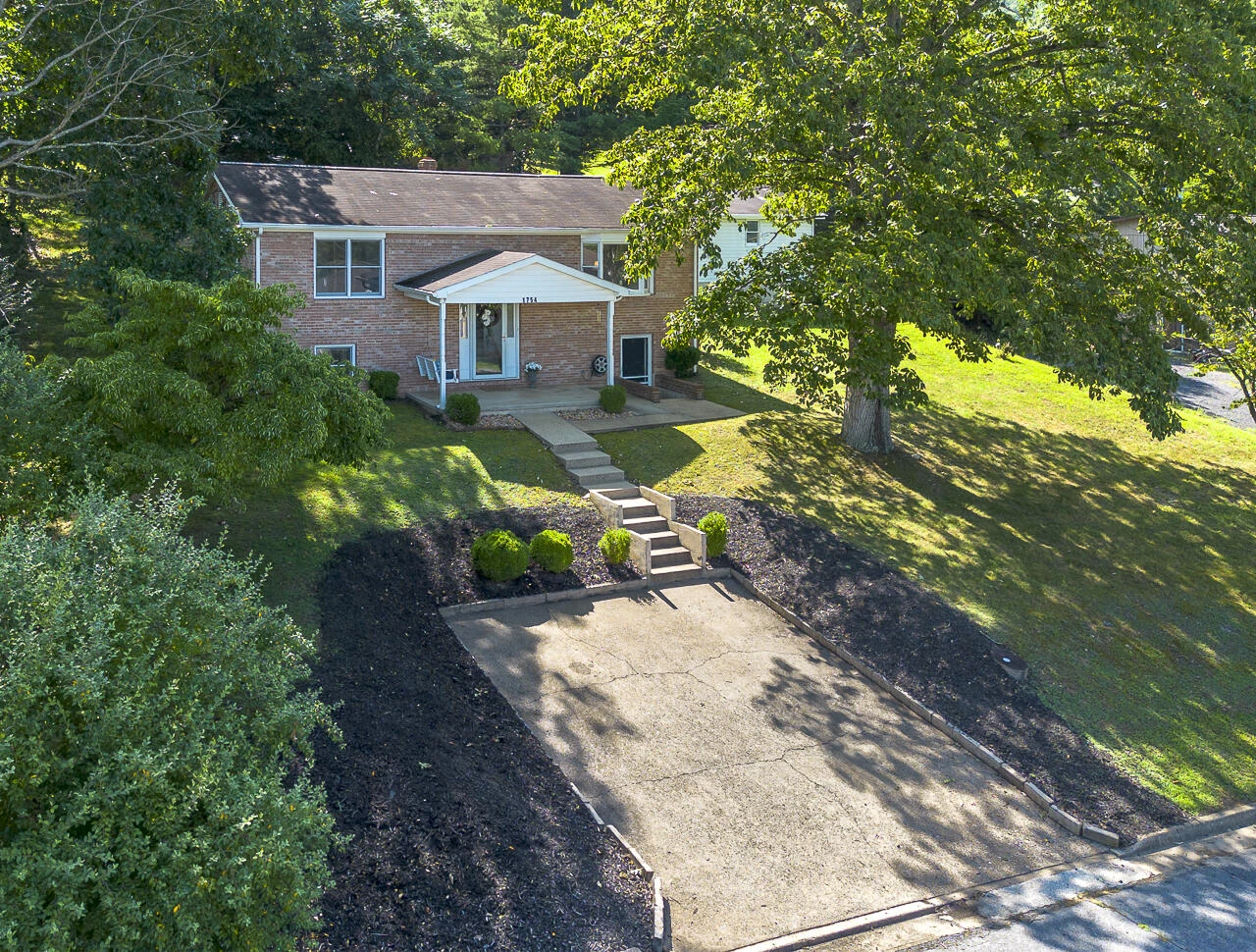 1754 Hawthorne Ave Ave - Photo 2
