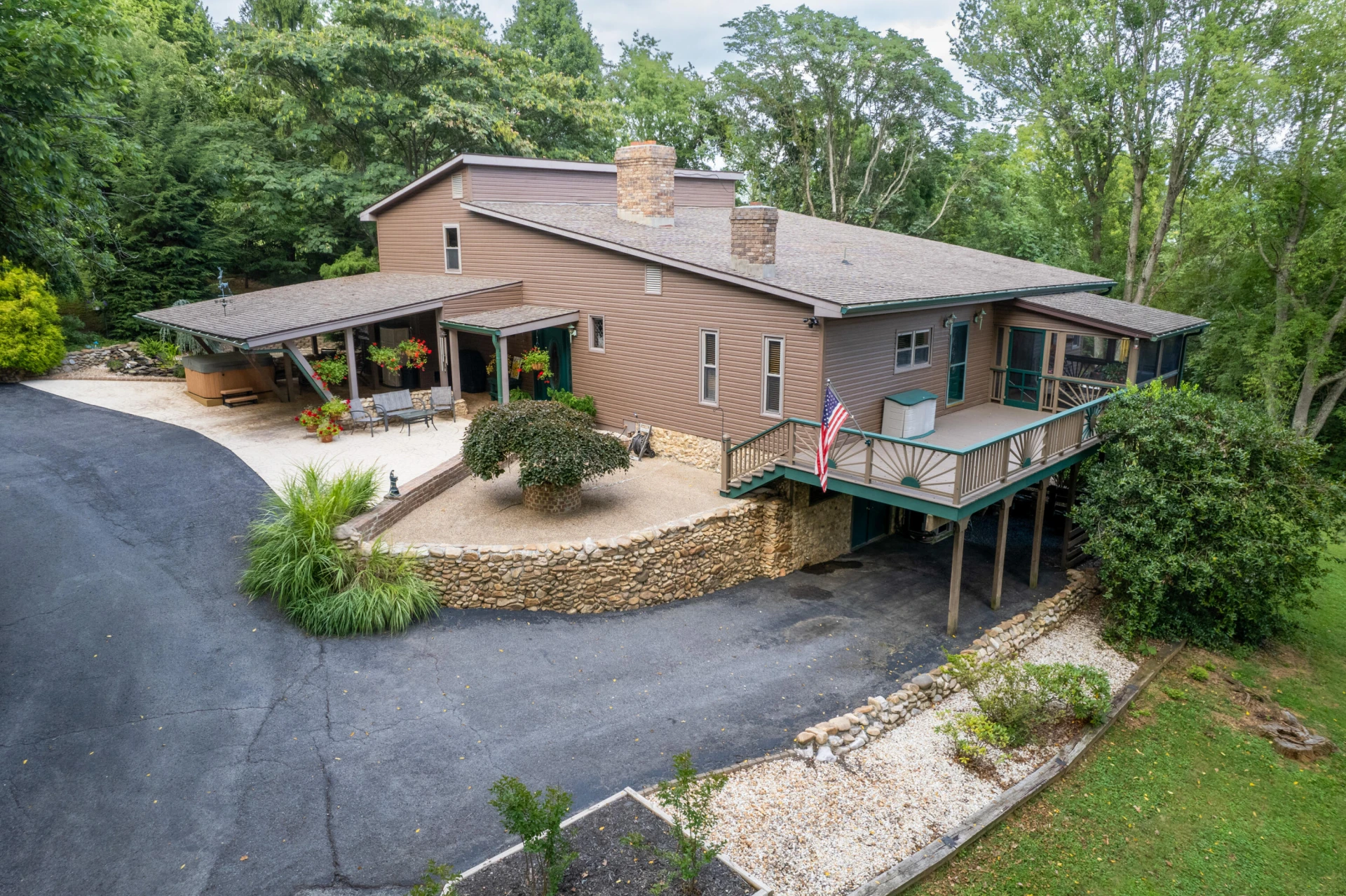 82 Ridgeview Ln