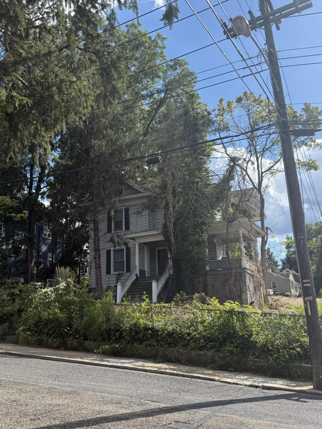 208 White St