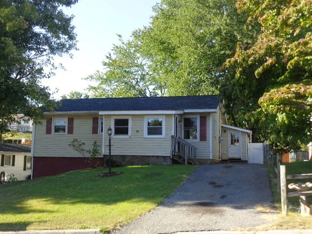 213 E 35th St - Photo 2