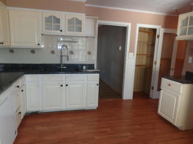 213 E 35th St - Photo 7