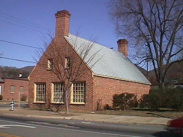 120 E 22nd St