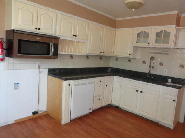 213 E 35th St - Photo 19