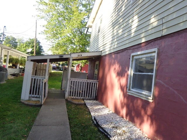213 E 35th St - Photo 3