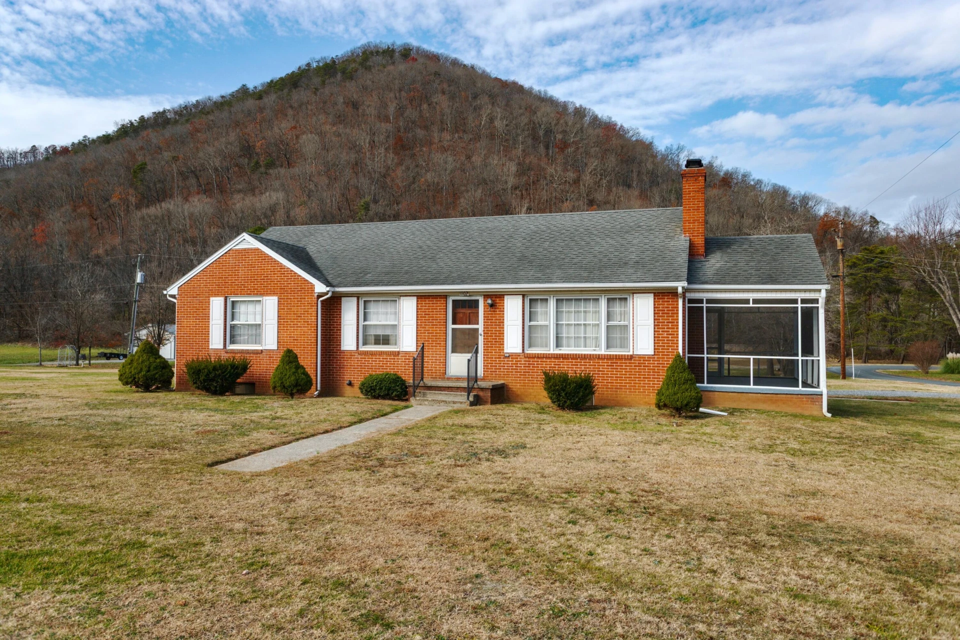 1102 Anderson St - Photo 2