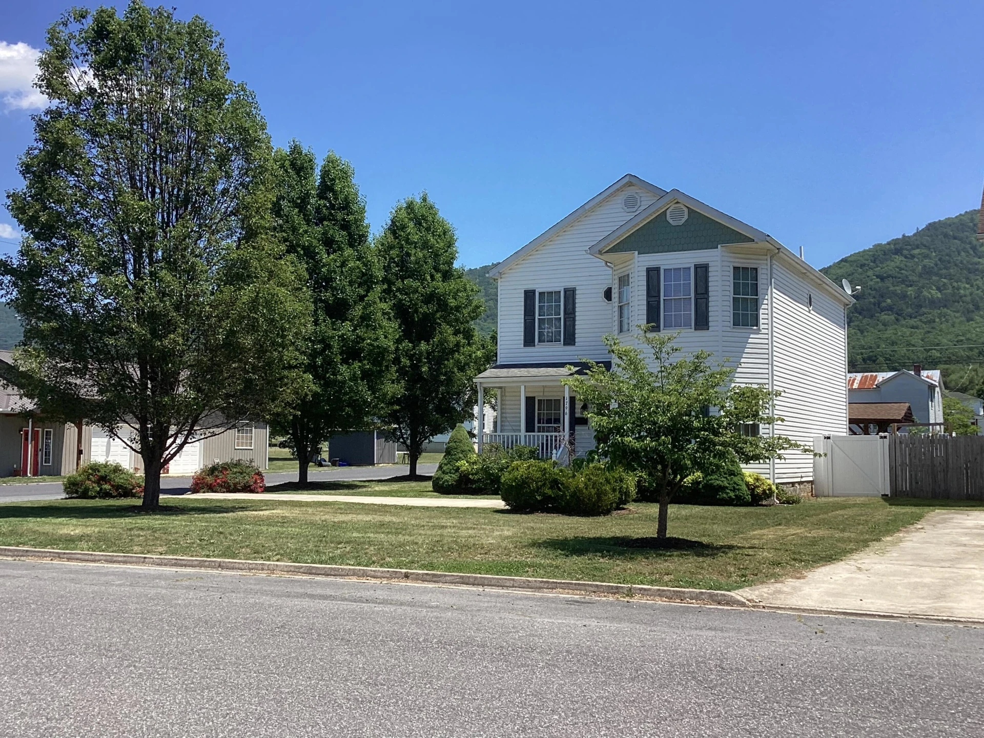 1796 Forest Ave - Photo 15