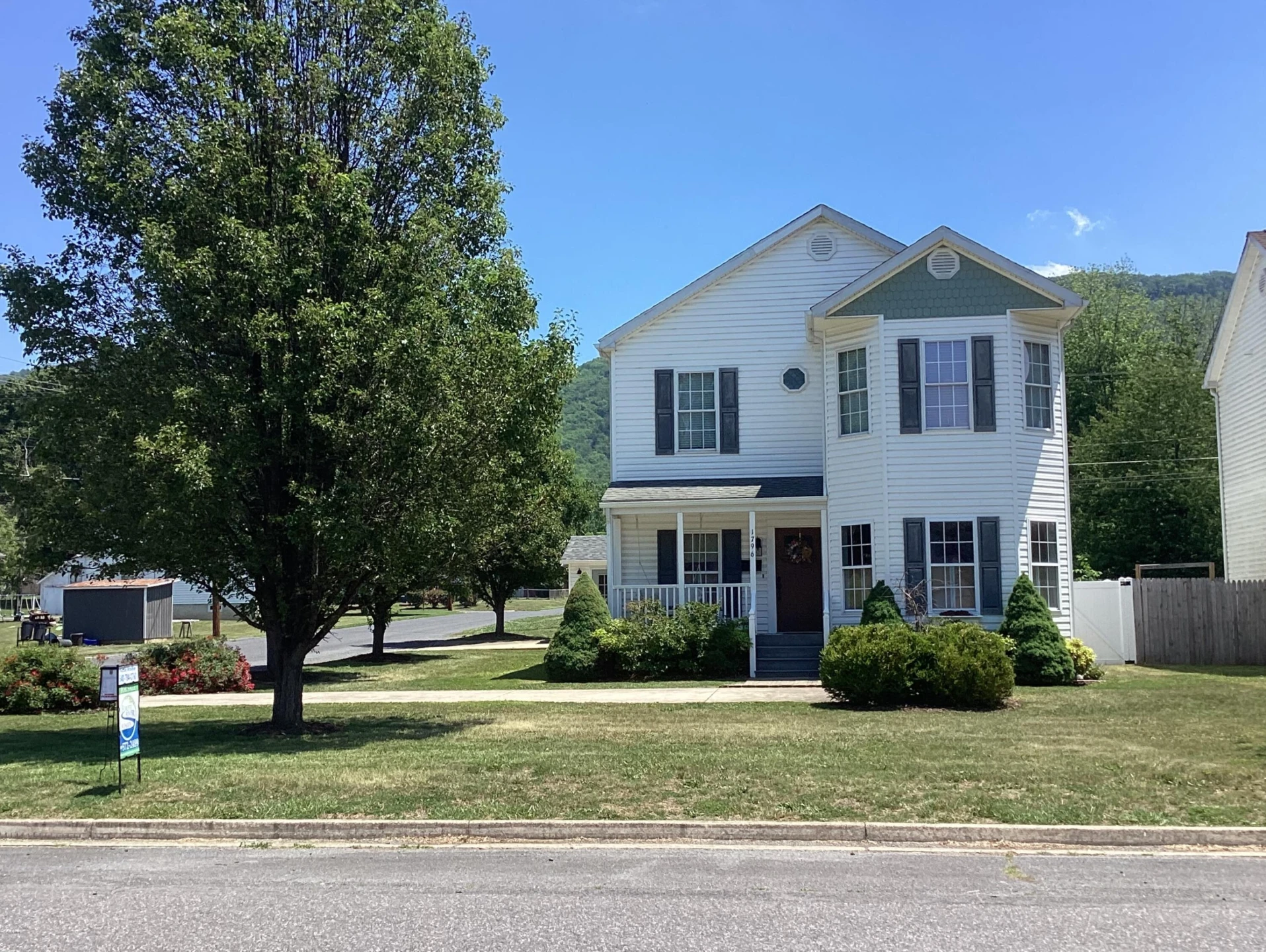 1796 Forest Ave - Photo 34