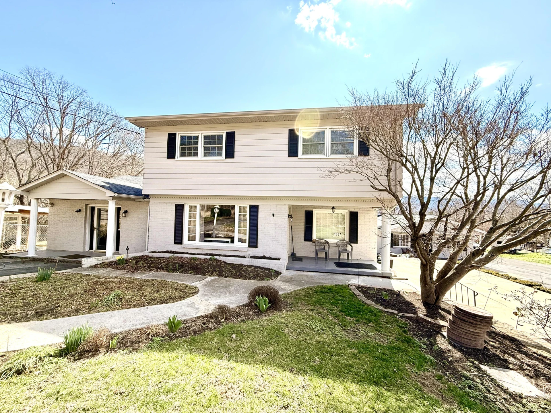 1307 E Dolly Ann Dr