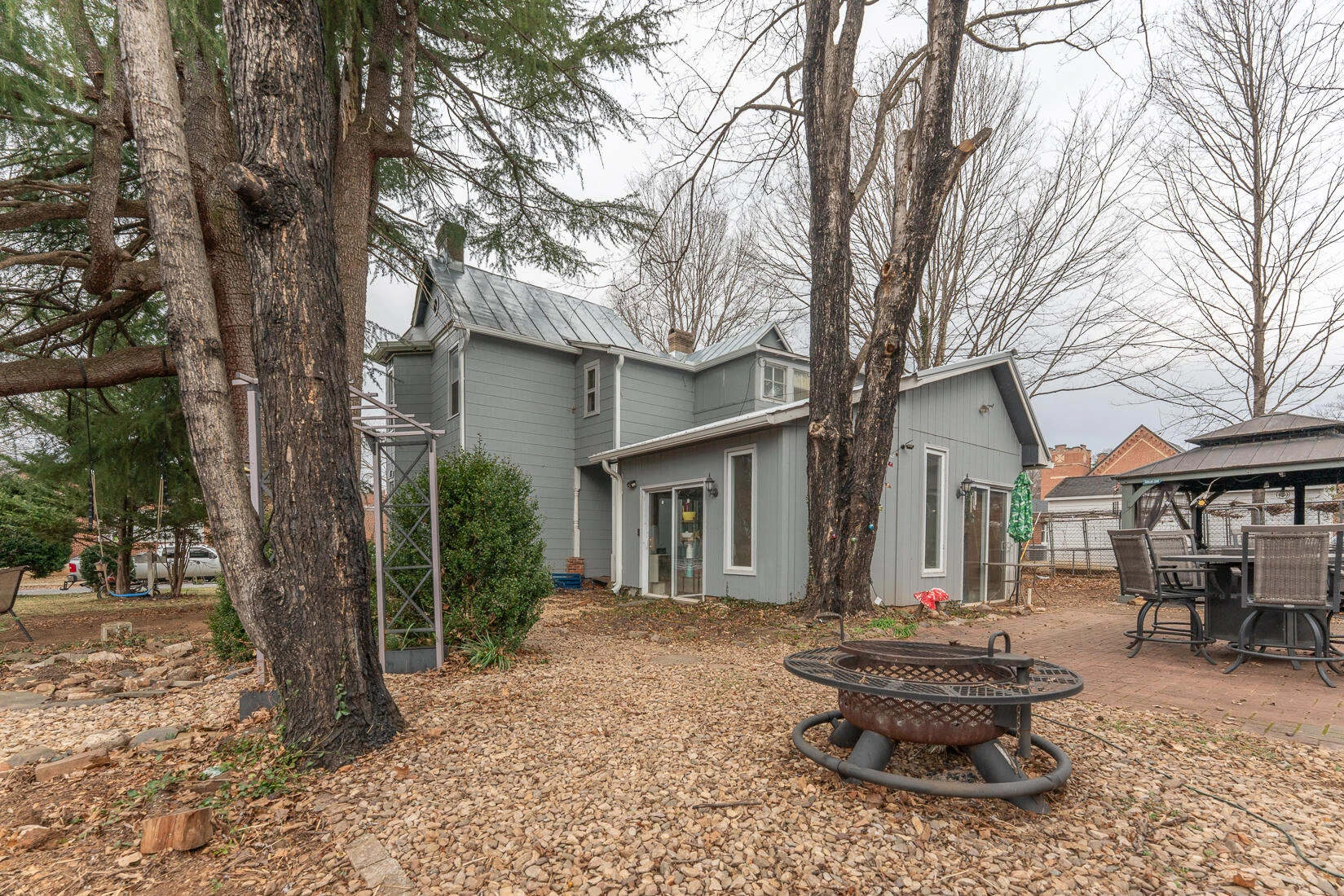 2354 Chestnut Ave - Photo 3