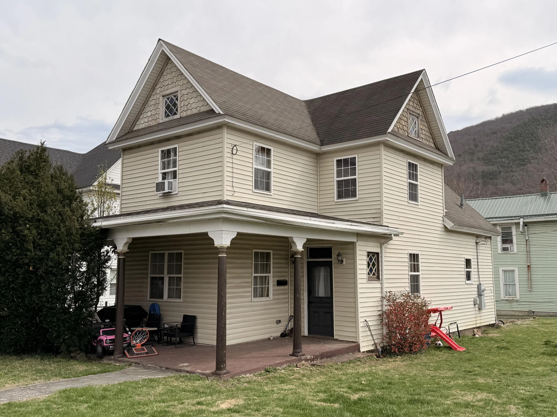 329 W Ridgeway St - Photo 2
