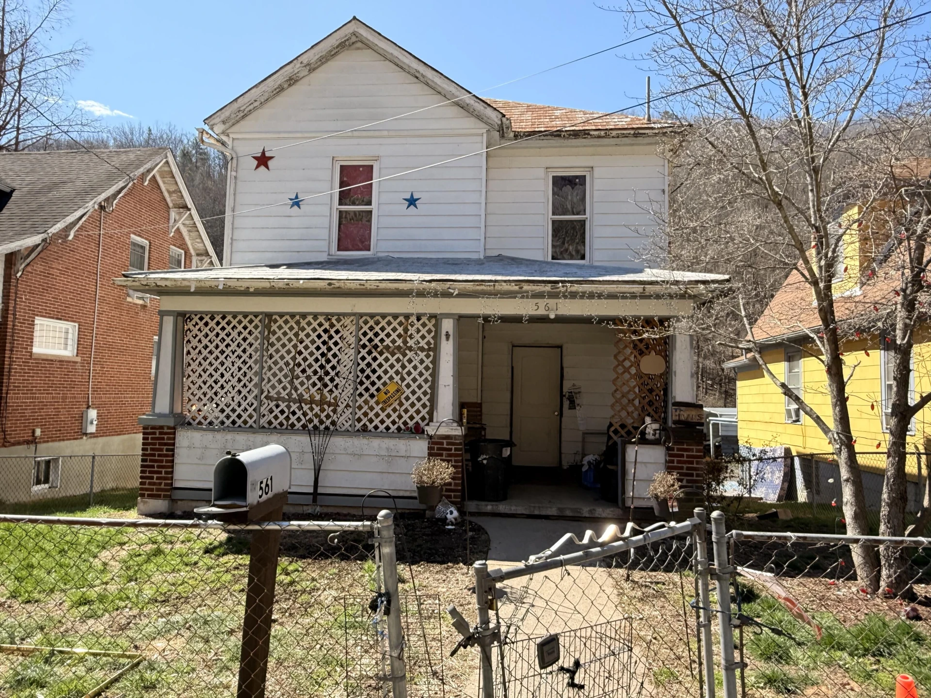 561 Roxbury St