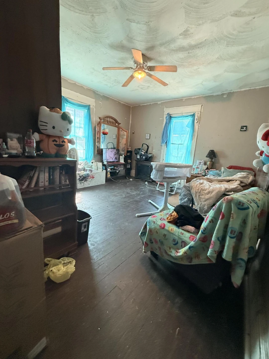 561 Roxbury St - Photo 11