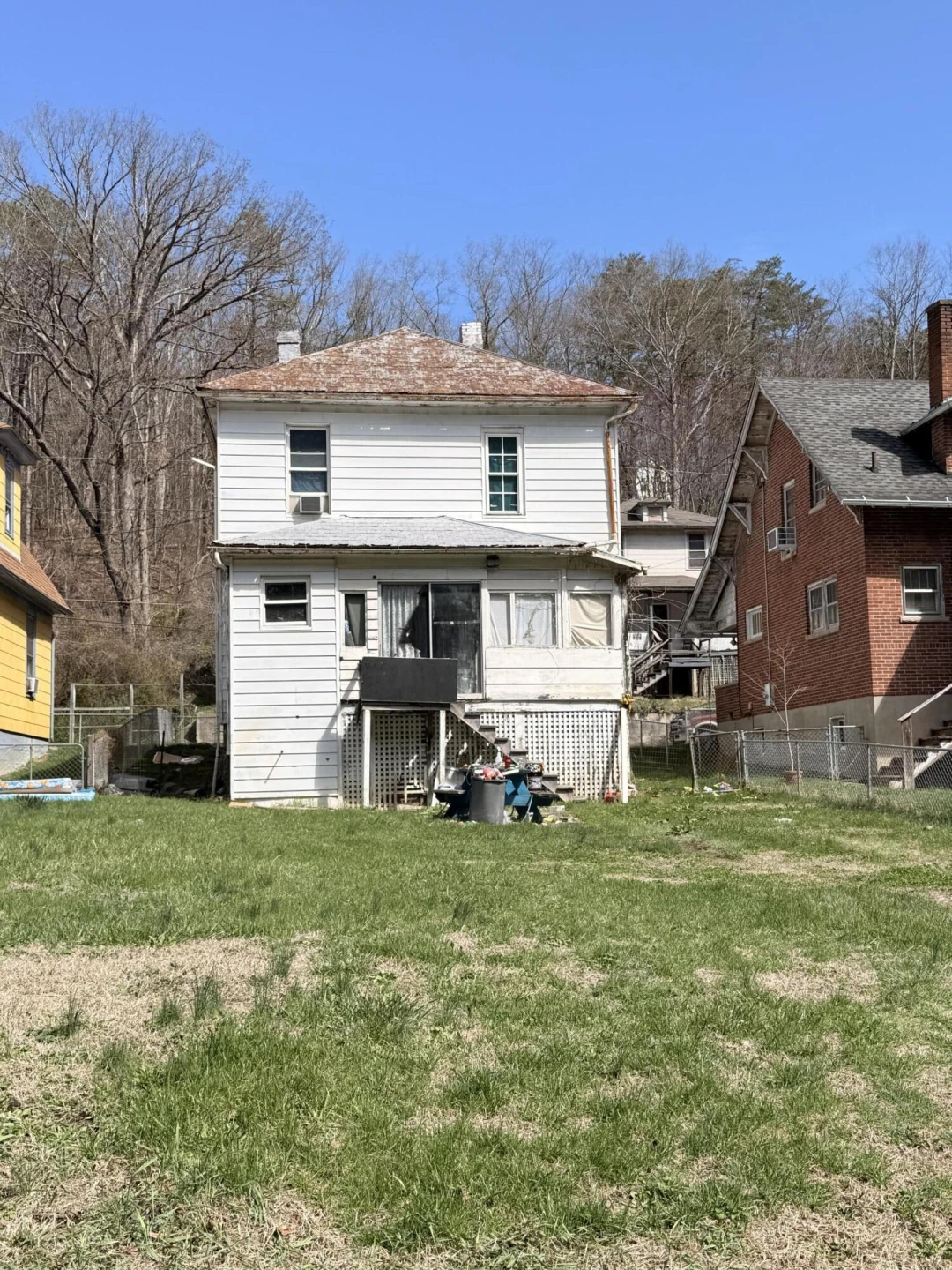 561 Roxbury St - Photo 13