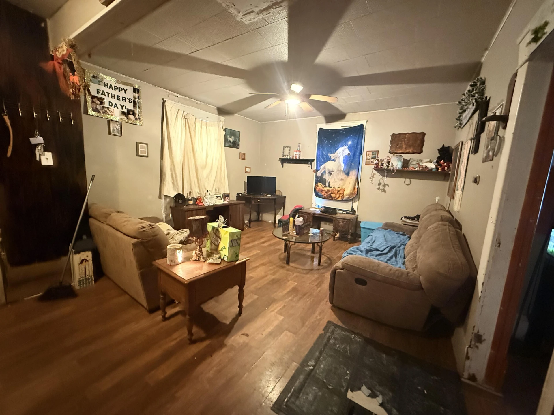 561 Roxbury St - Photo 2