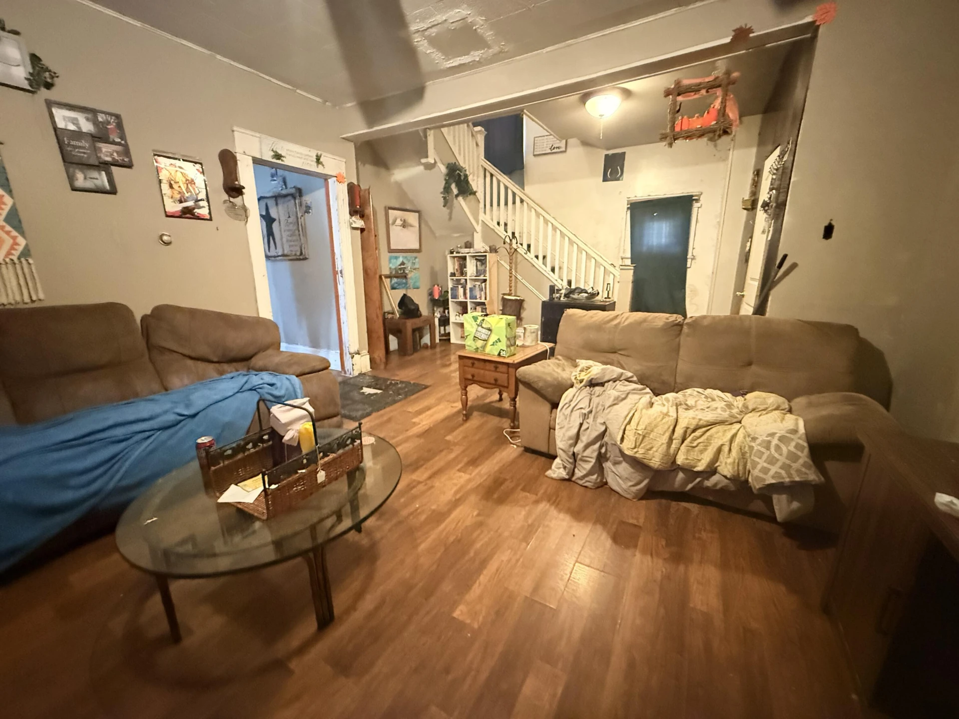 561 Roxbury St - Photo 3