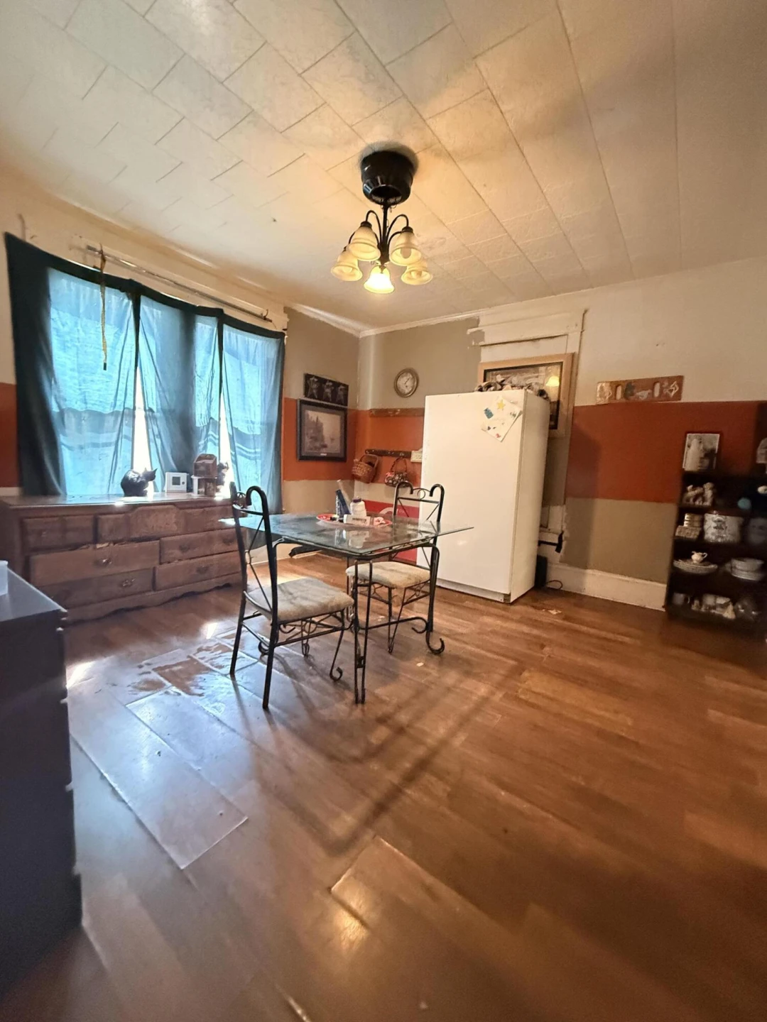 561 Roxbury St - Photo 4