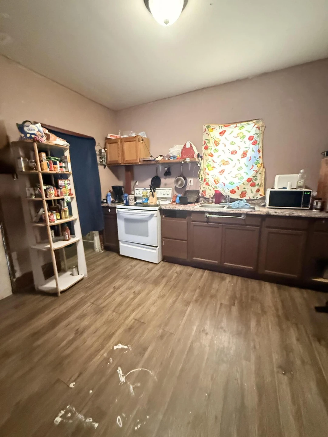561 Roxbury St - Photo 6