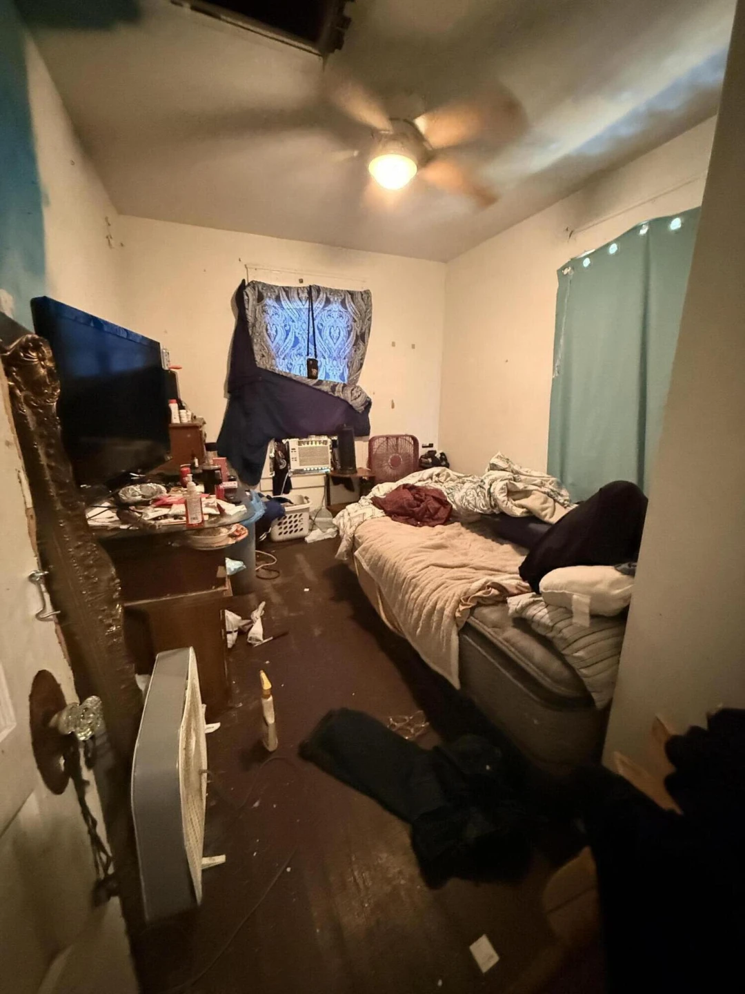 561 Roxbury St - Photo 8