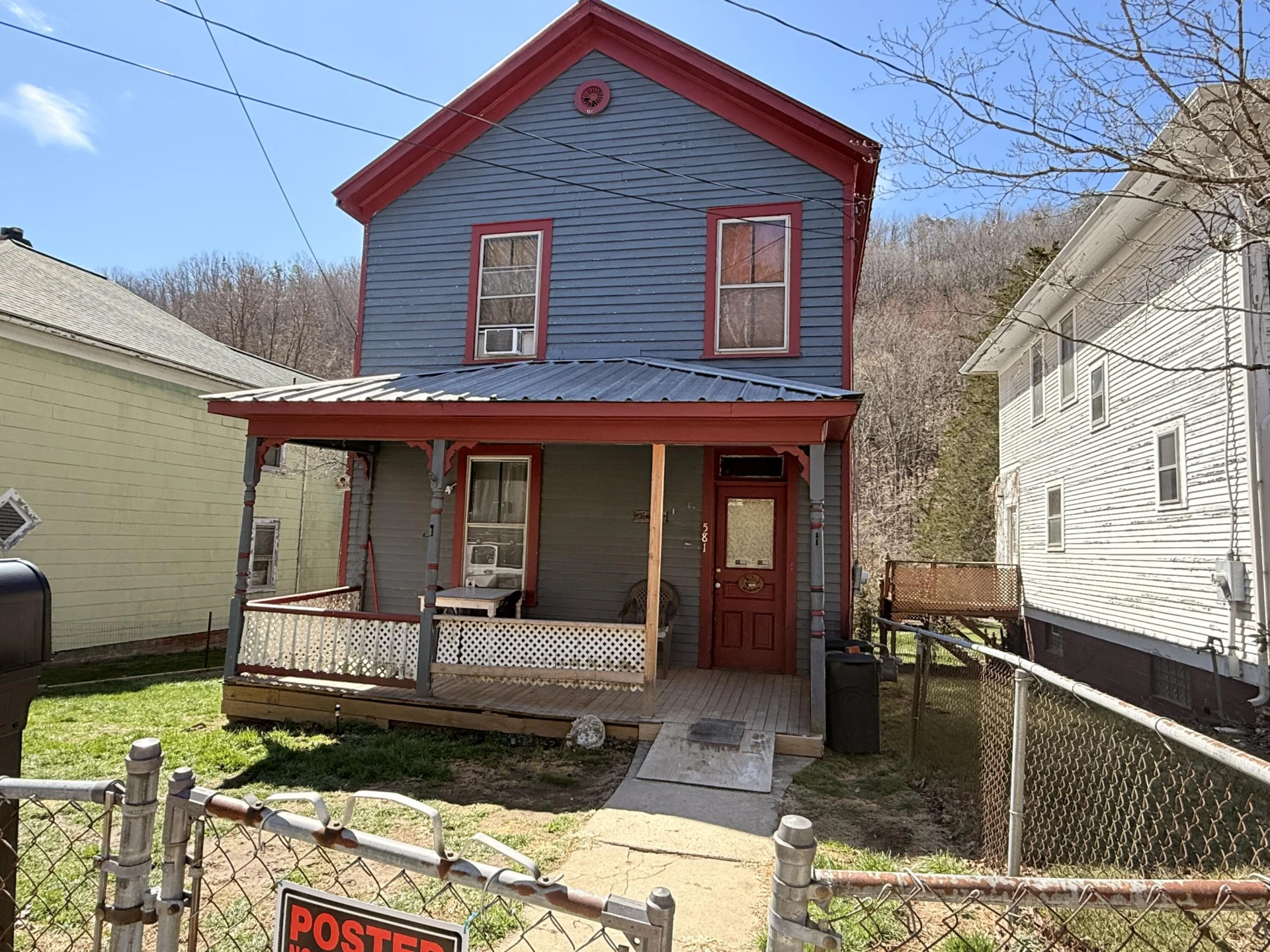 581 Roxbury St