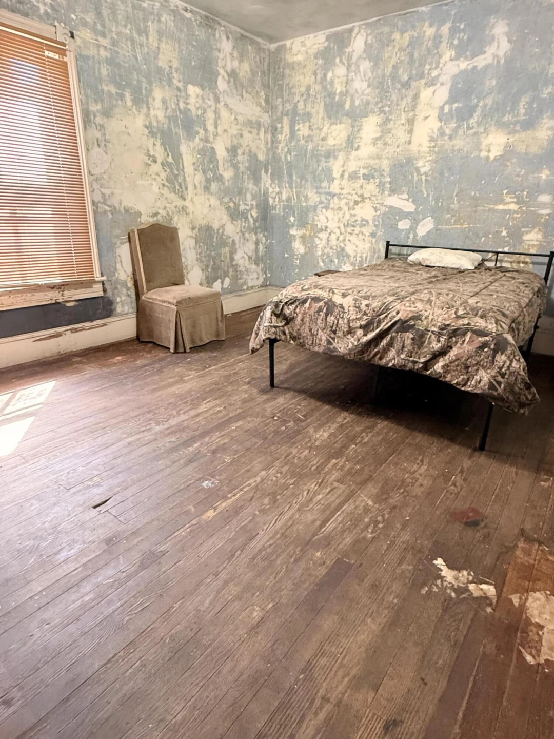 581 Roxbury St - Photo 13