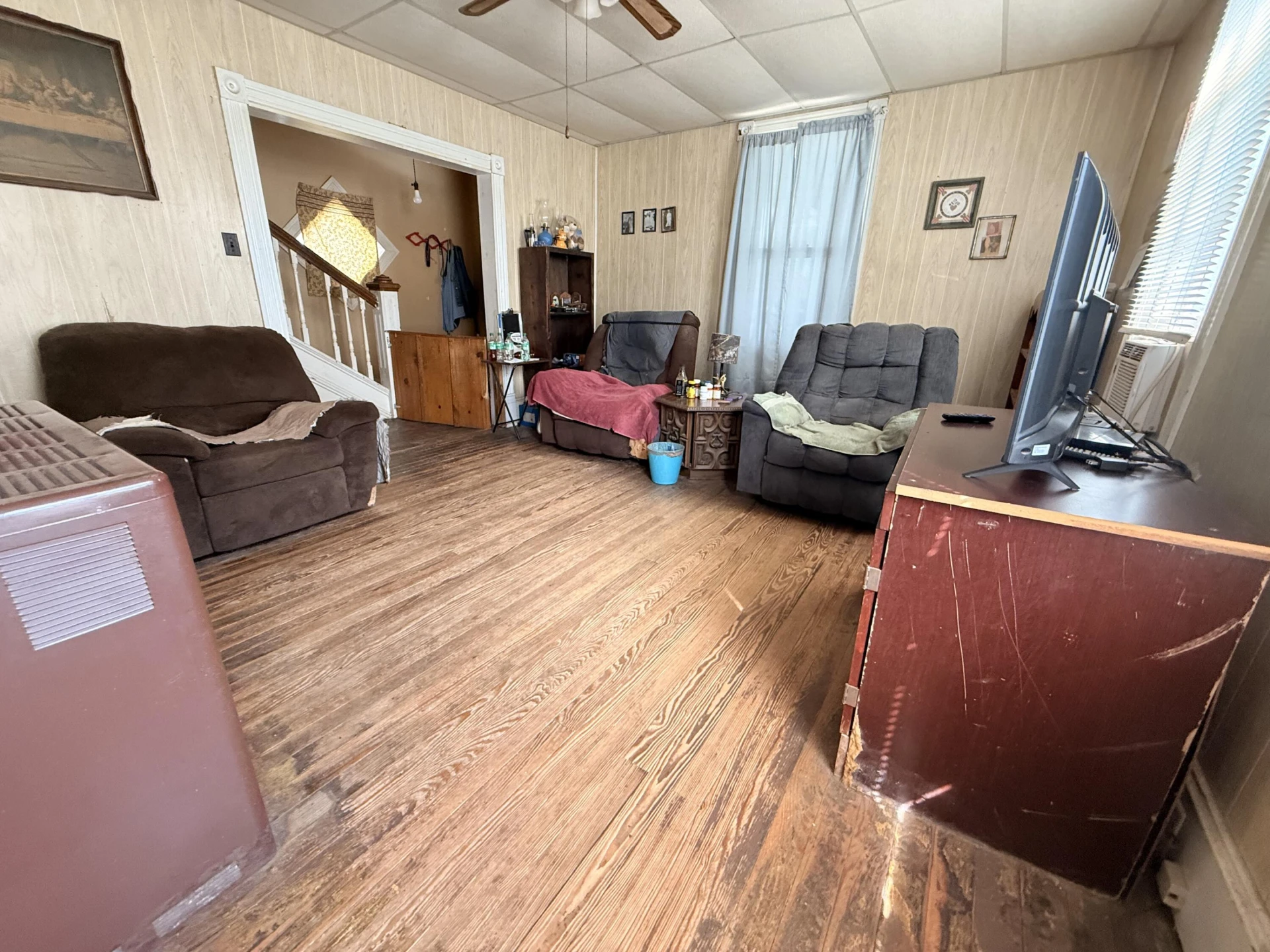 581 Roxbury St - Photo 3