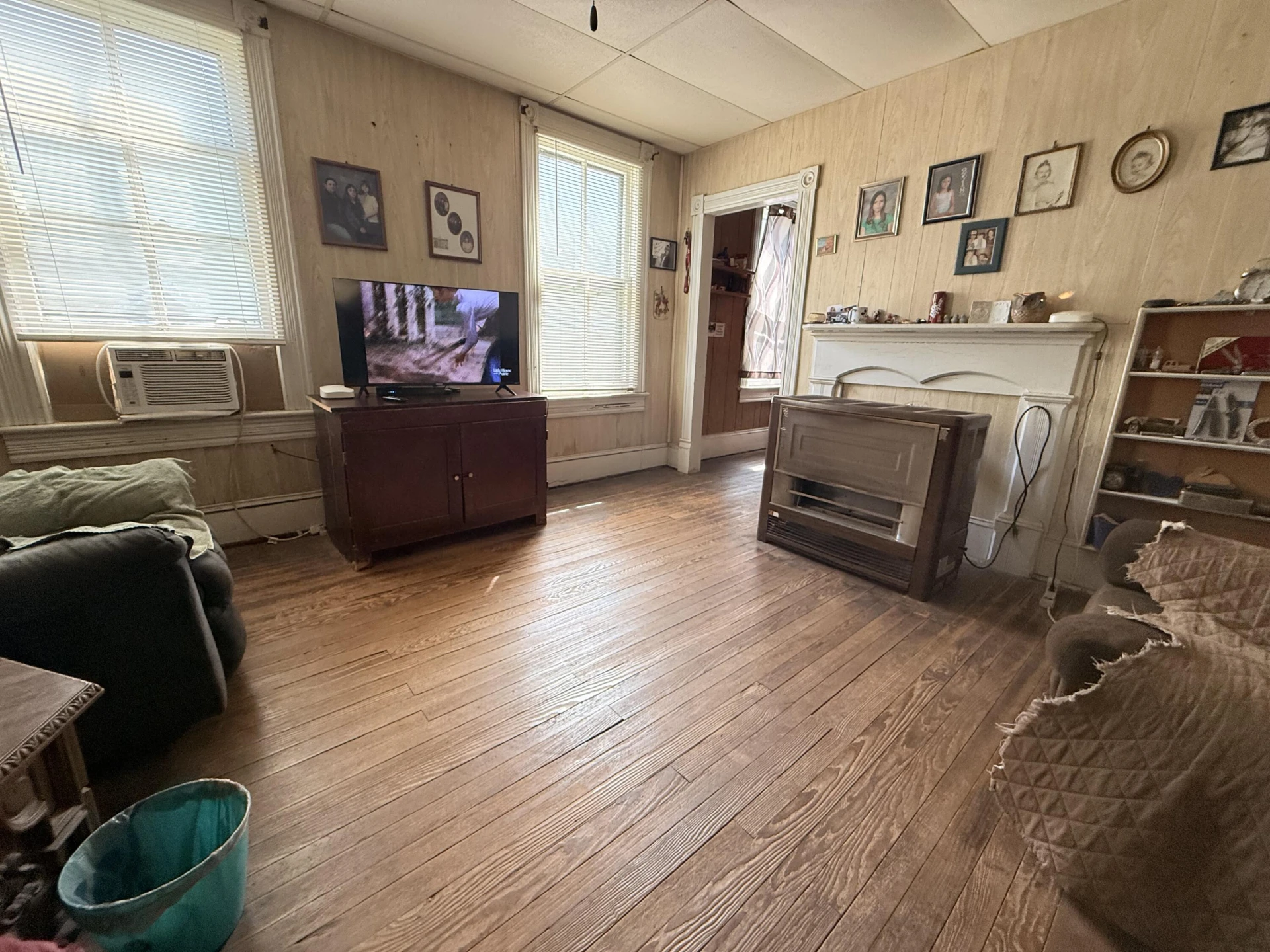 581 Roxbury St - Photo 4