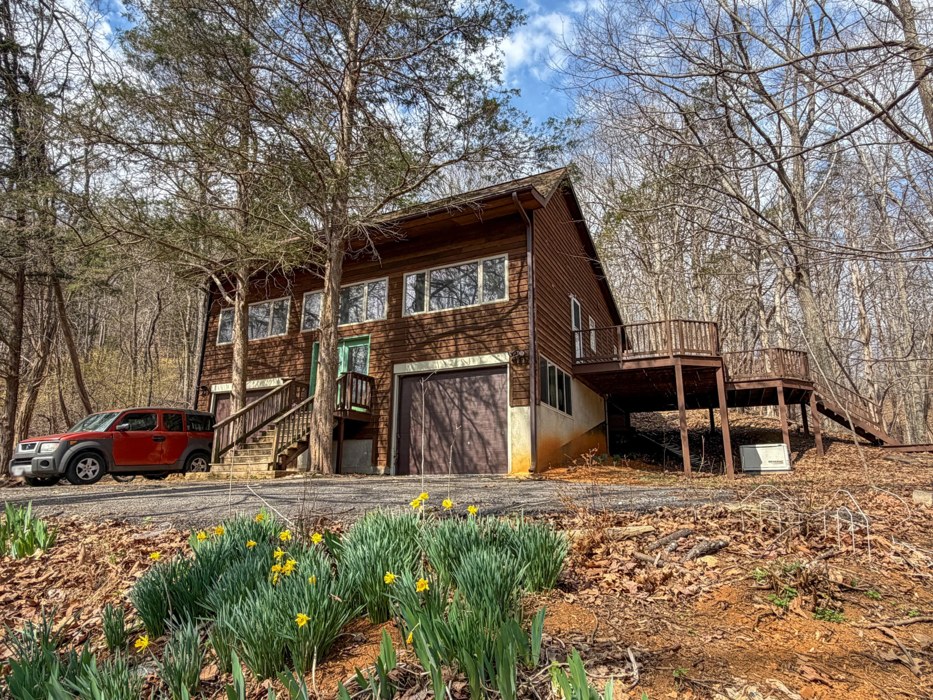 448 HOLLOW Ln