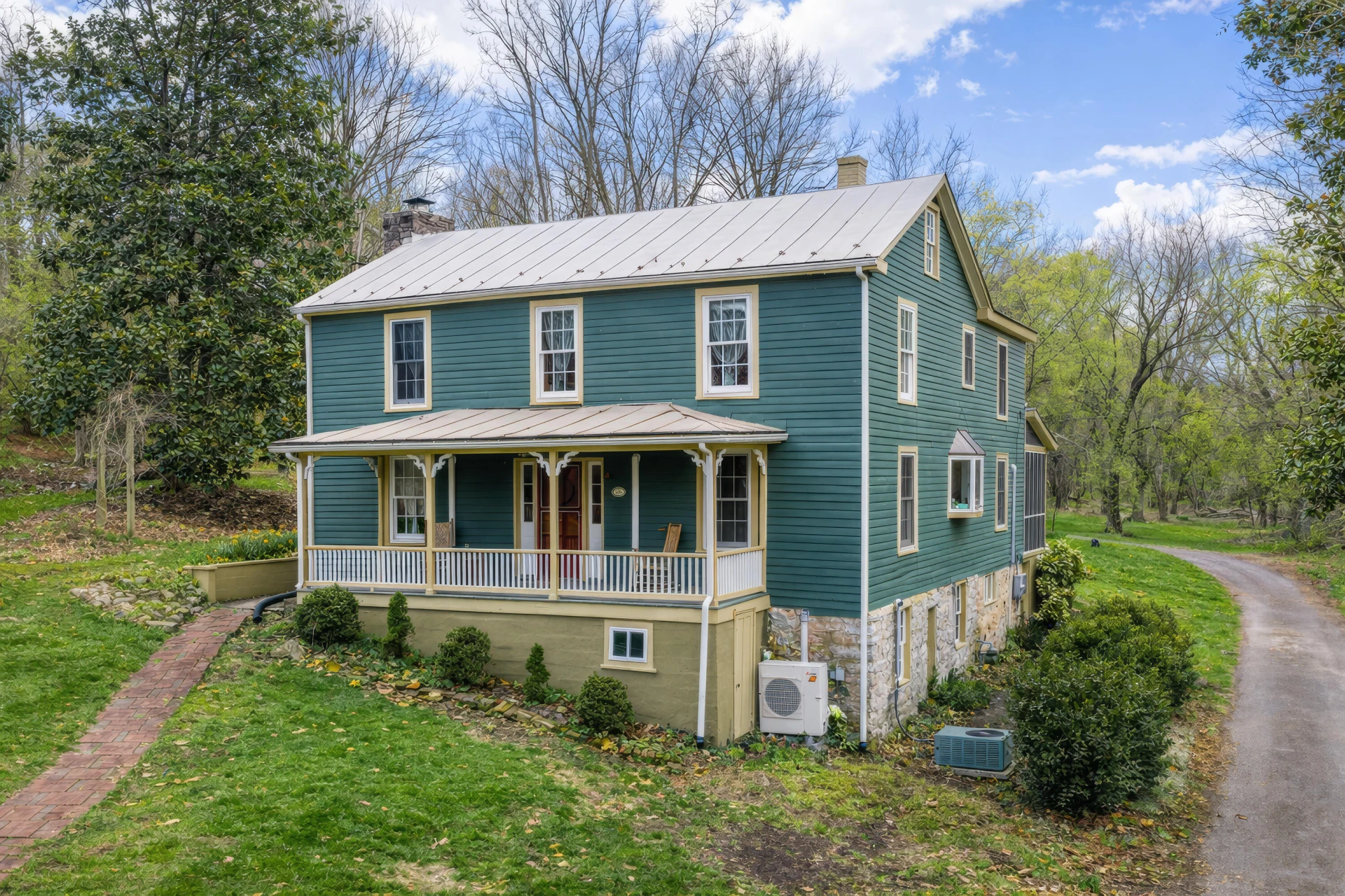 320 Enfield Rd