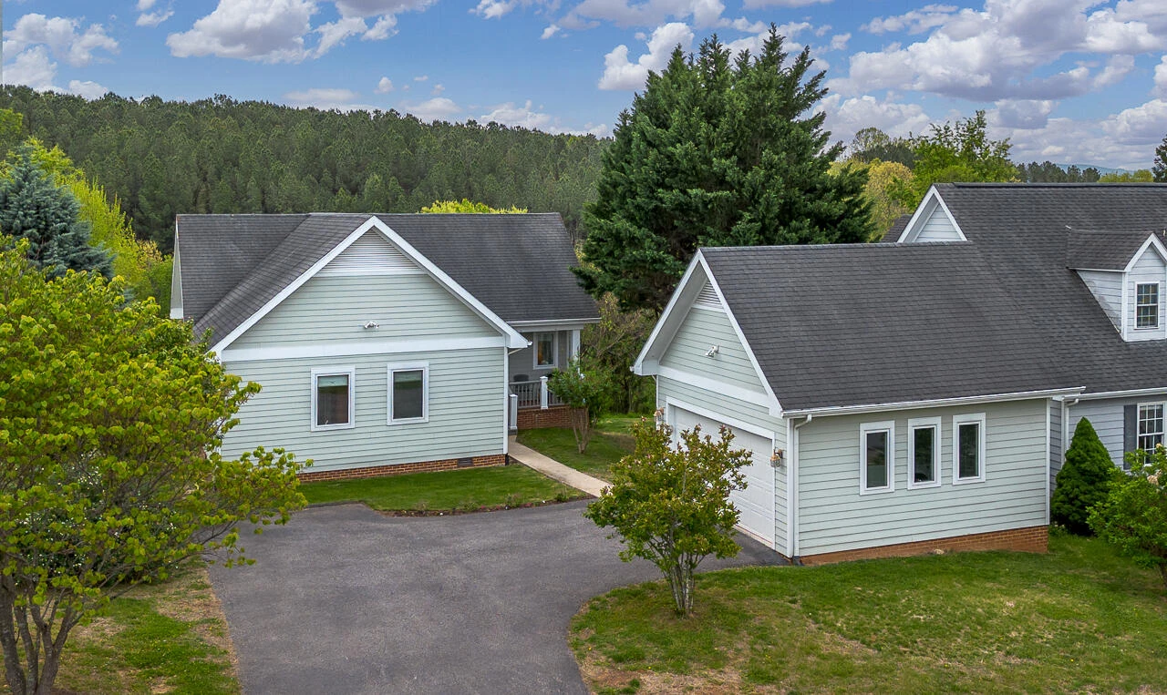 90 Woodridge Ln