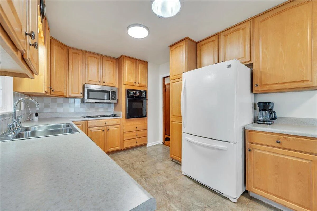 1846 Pineview Dr - Photo 9