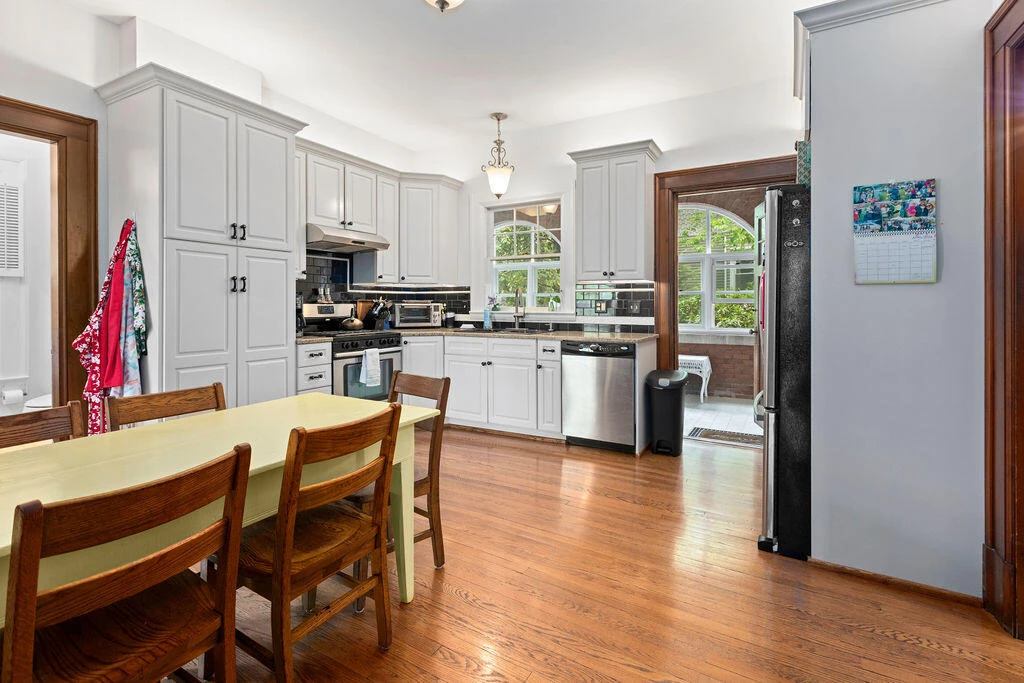 505 JACKSON Ave - Photo 14