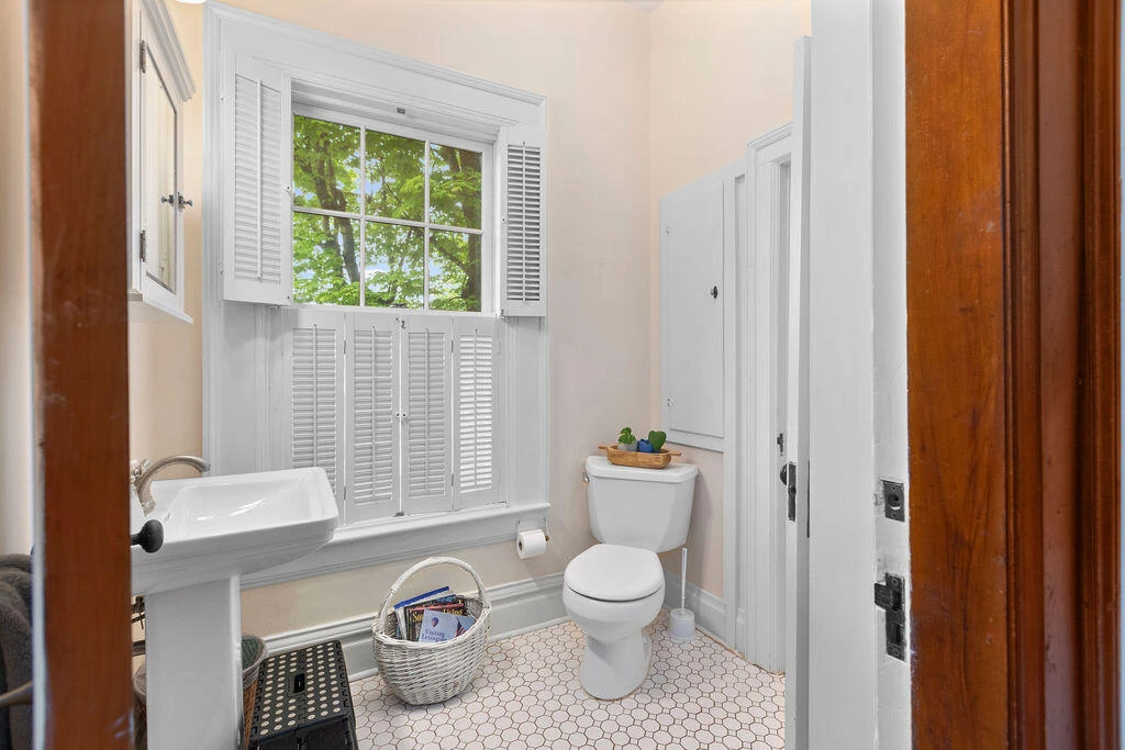 505 JACKSON Ave - Photo 16