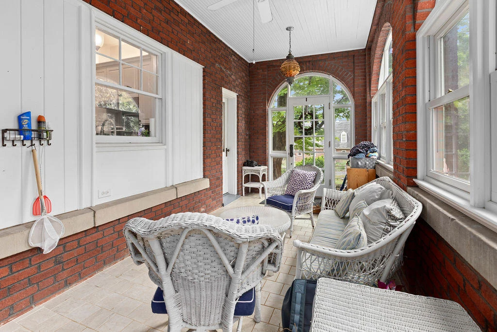 505 JACKSON Ave - Photo 18