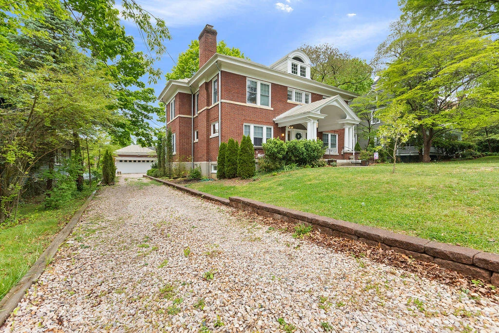 505 JACKSON Ave - Photo 4