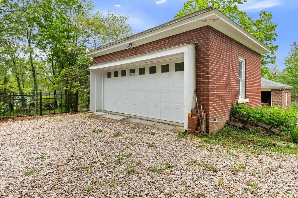 505 JACKSON Ave - Photo 6