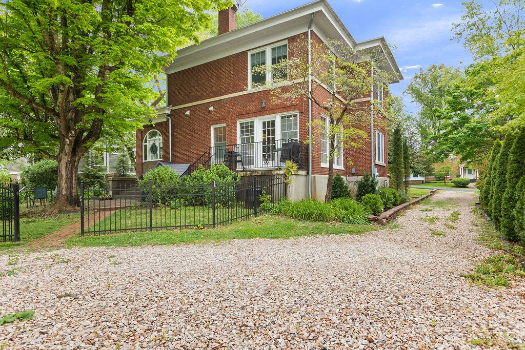 505 JACKSON Ave - Photo 7