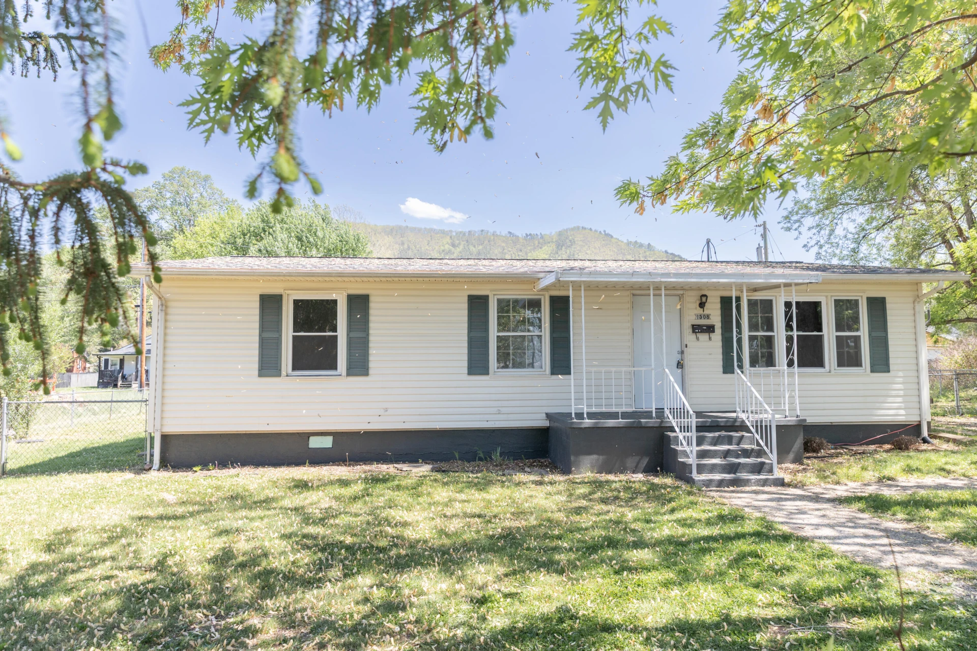 1508 Chestnut Ave - Photo 2