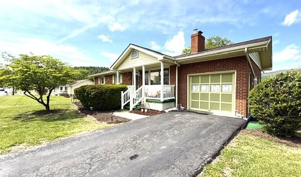 214 Chapel Dr